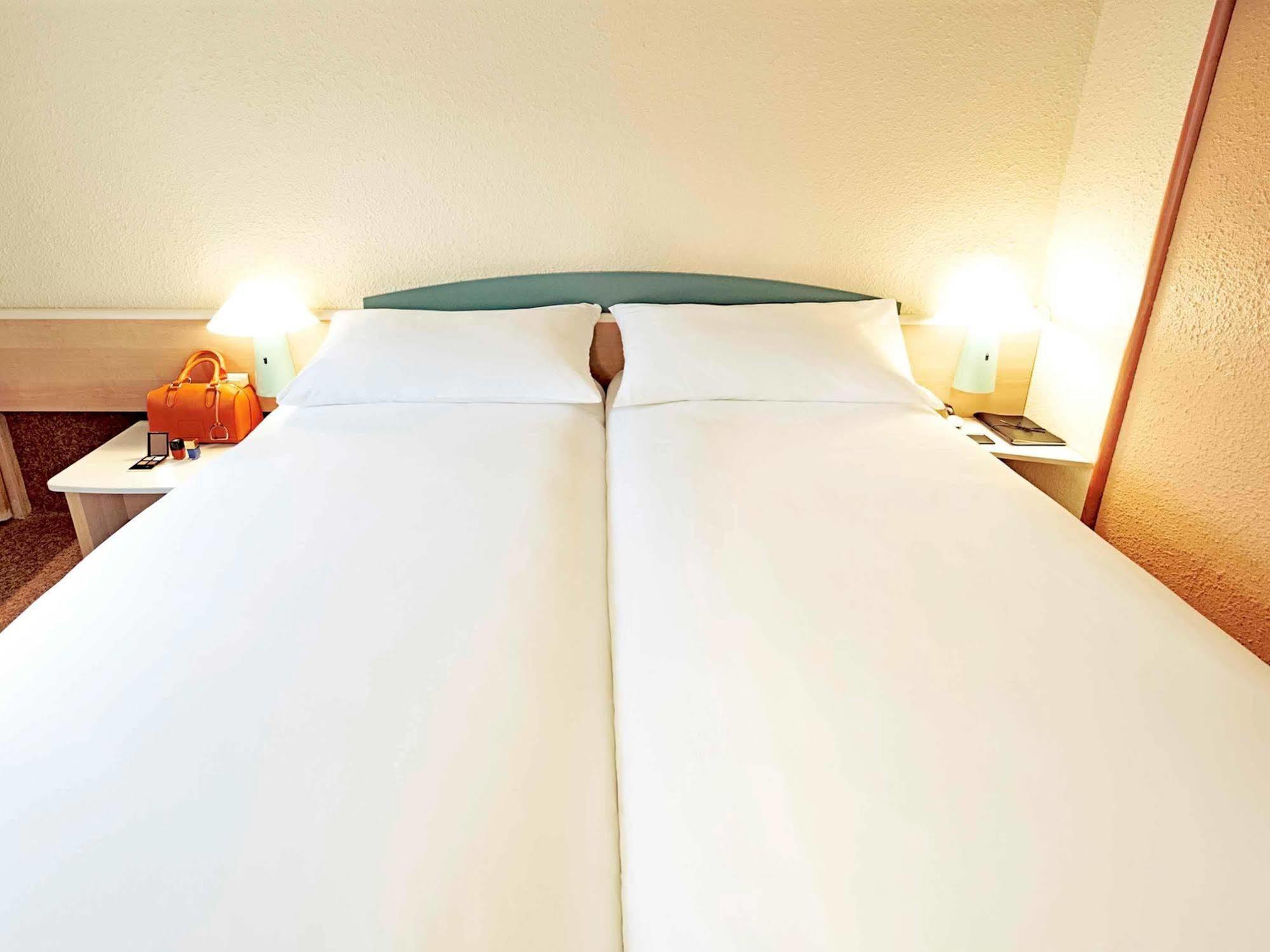 ホテル Ibis Angouleme Nord シャンプニエ エクステリア 写真